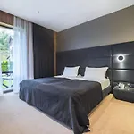 Hotel Mk *