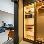 Hotel Mk *